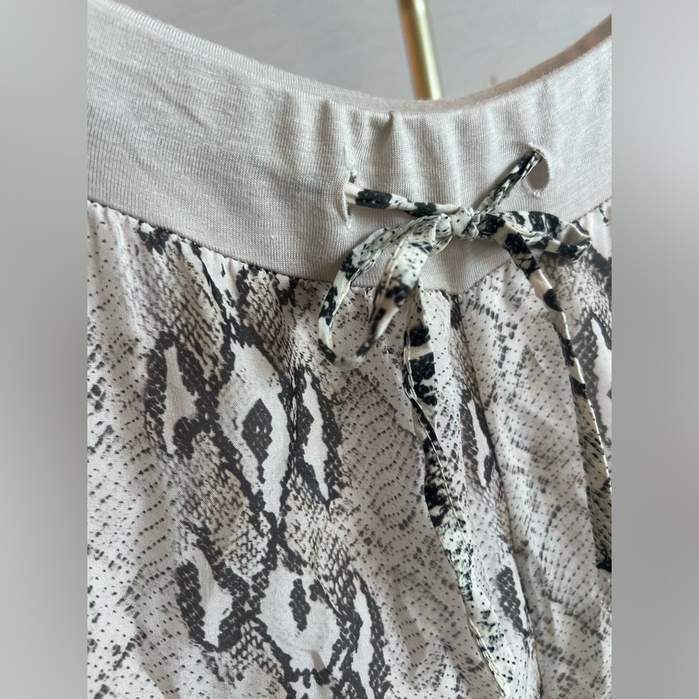 Sofia Italy Soft Silk Drawstring Crop Lounge Pant… - image 4